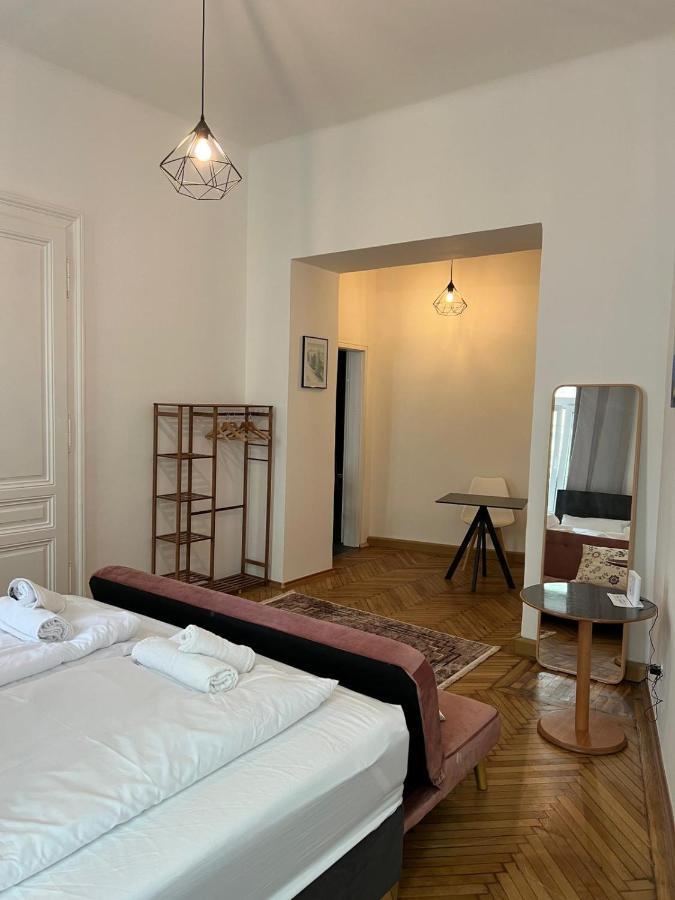 Centrally-Located Authentic Apartment Wenen Buitenkant foto