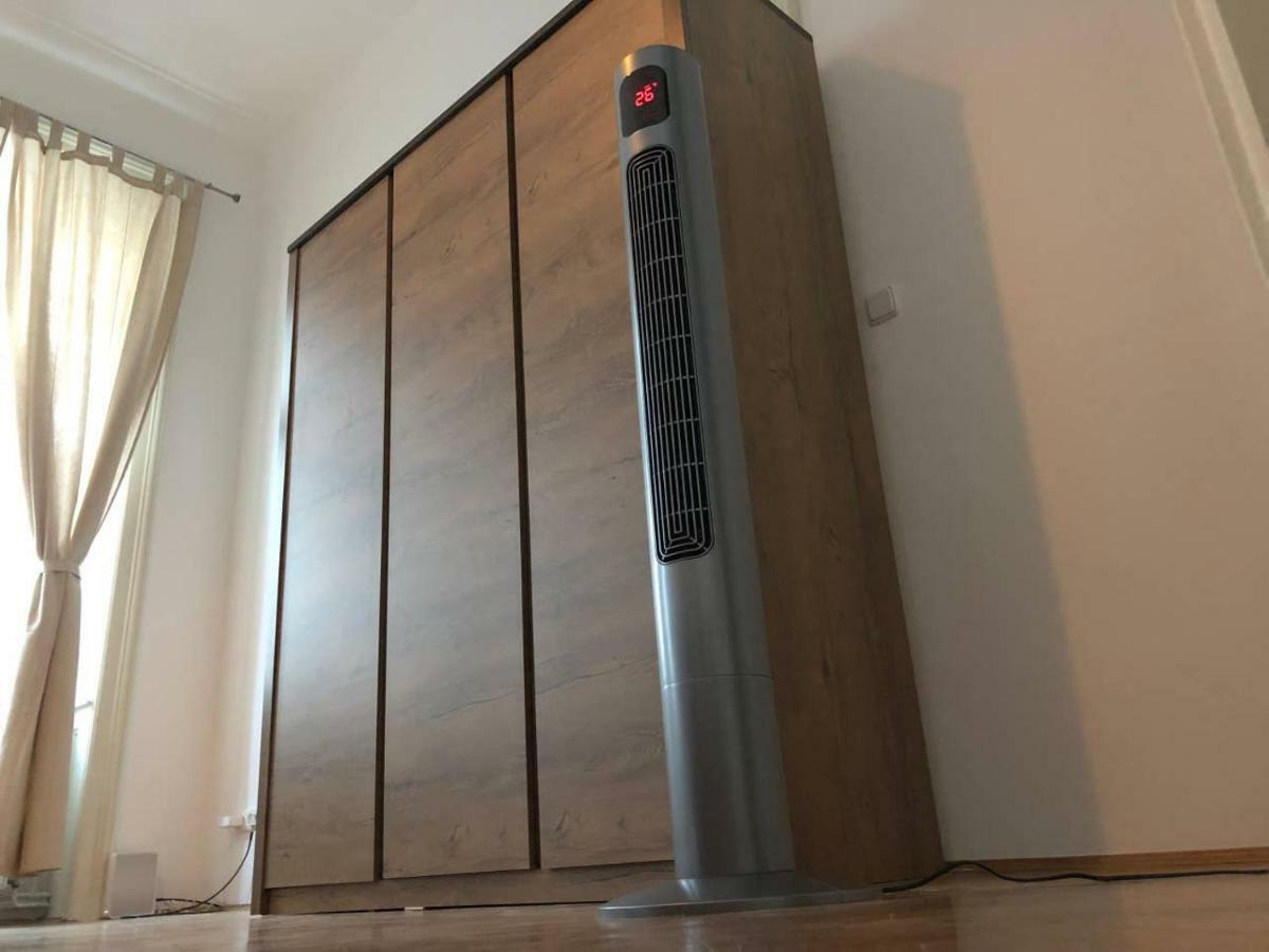 Centrally-Located Authentic Apartment Wenen Buitenkant foto